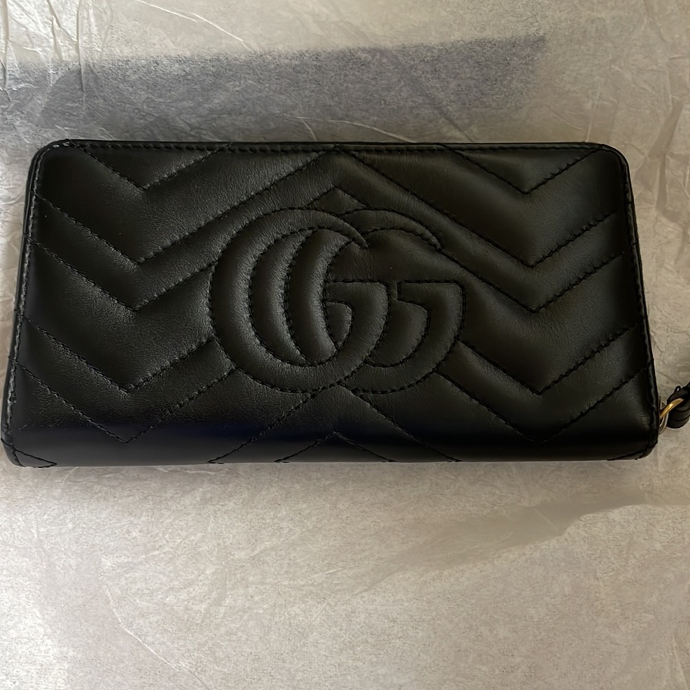 GUCCI MARMONT all around top zip wallet. - Picture 2 of 16